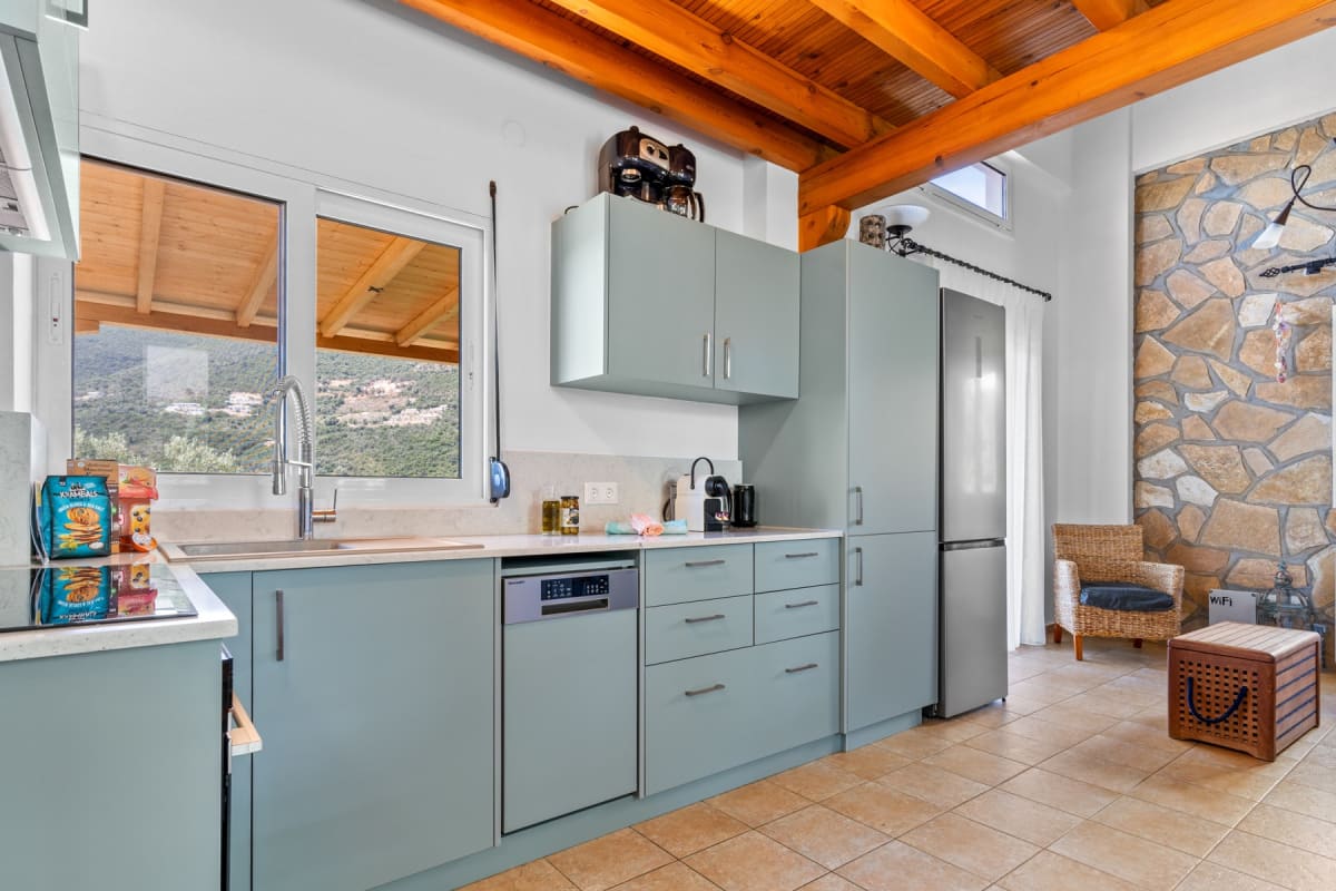 Immobilier Villa Cristina - Villa charmente en pierre et en bois dns la baie de Sivota  