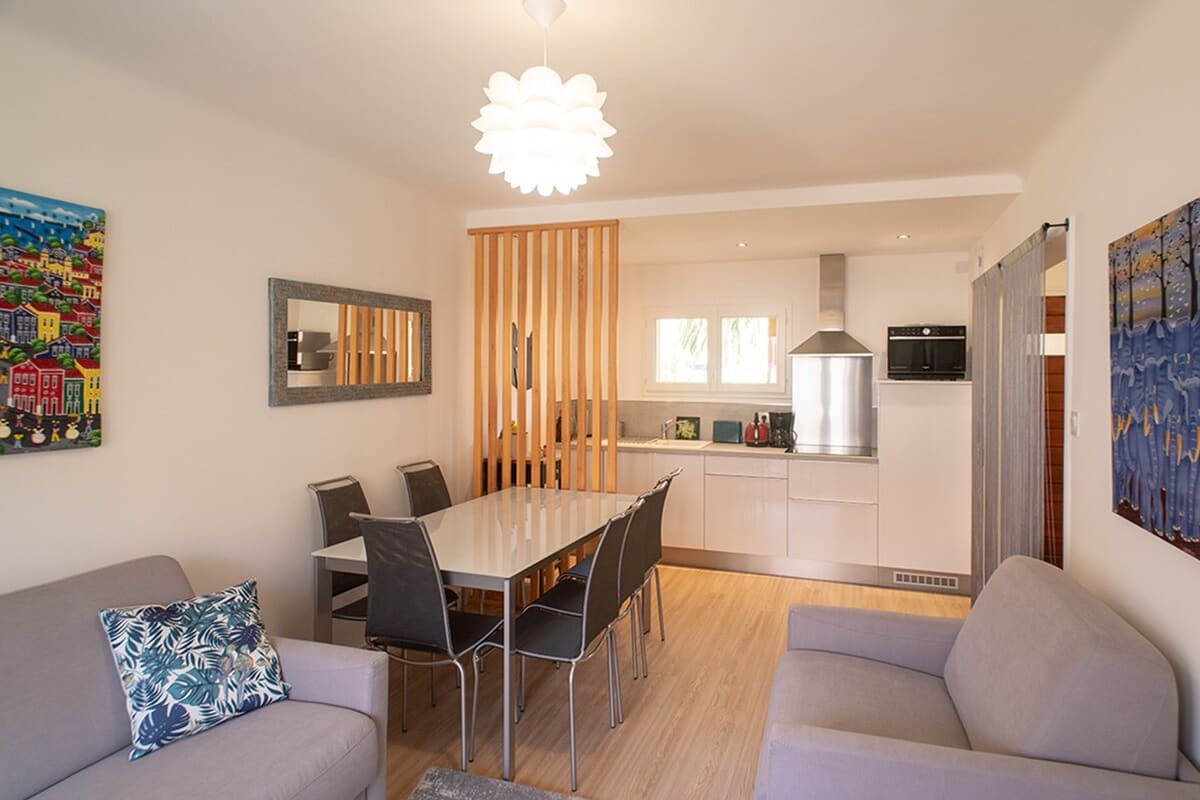 66B - Bel appartement à 800m de la mer avec parking privé