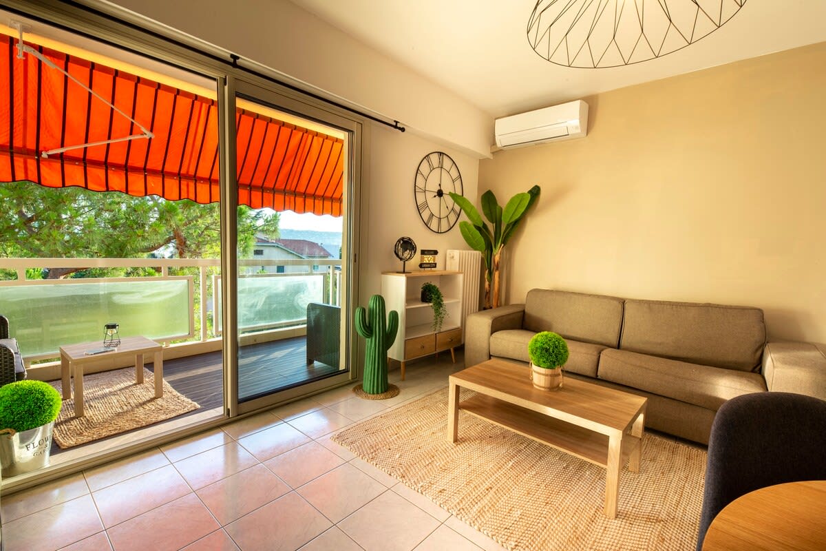  immobilier  06K2 - Joli studio climatisé - terrasse vue mer