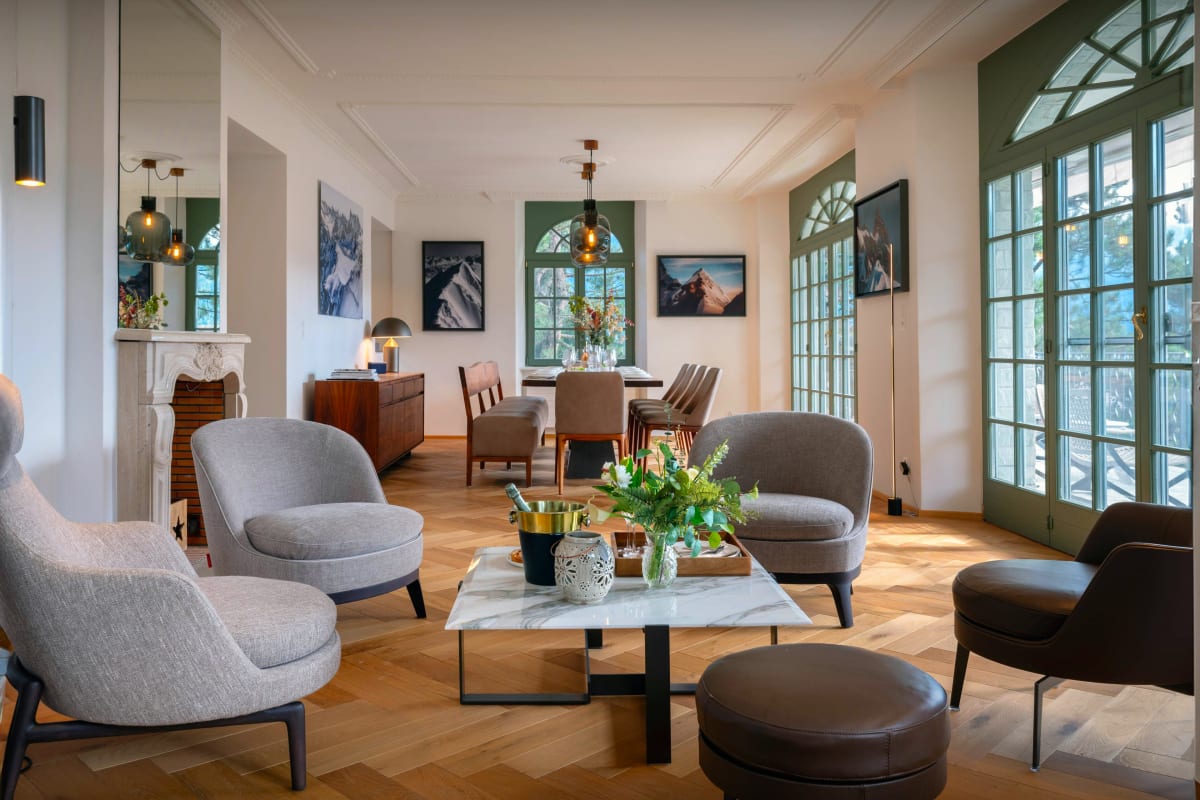 Luxueuse villa suisse pour 8 avec terrasses et sauna - OVO Network