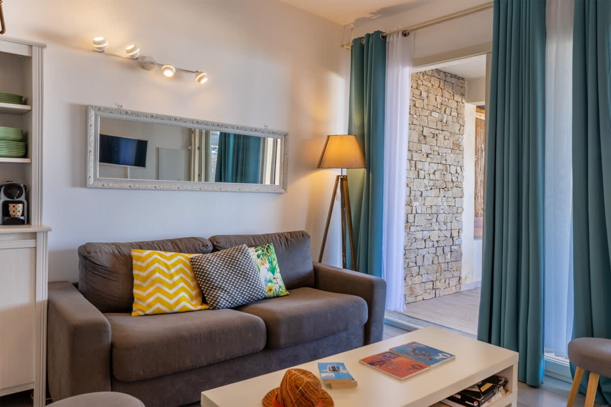  Casa Mediterranio         