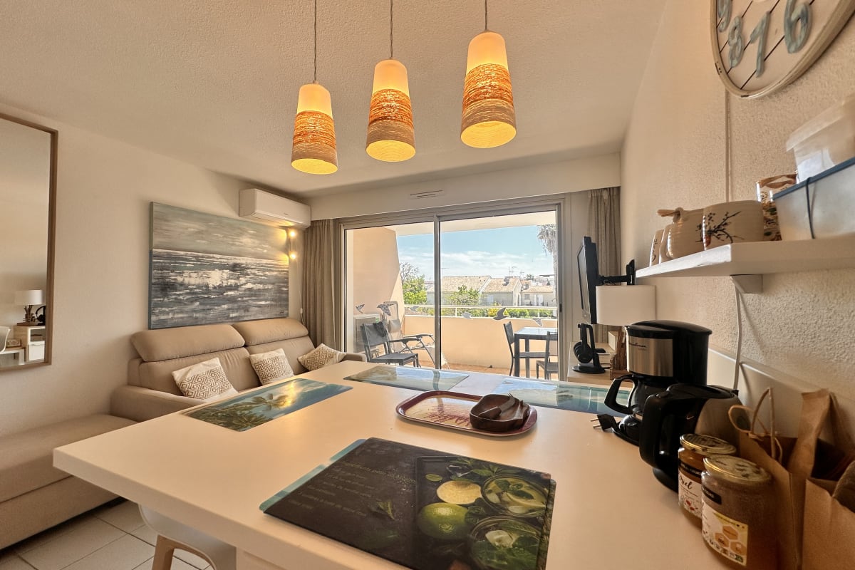  immobilier  Le Mayflower – Appartement ensoleillé avec piscine