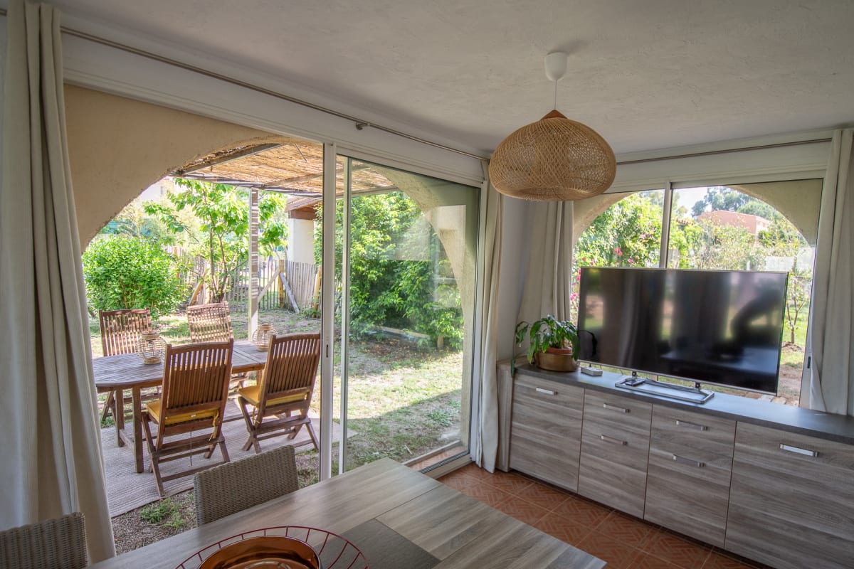Appartement   Elda : appart rez de jardin et piscine  chauffée à 7 min de Calvi et plages