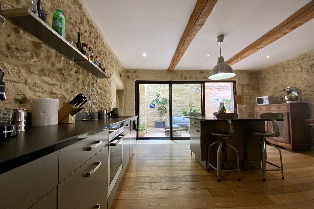  La Maison de la Place - Maison de charme avec piscine & pierres apparentes  