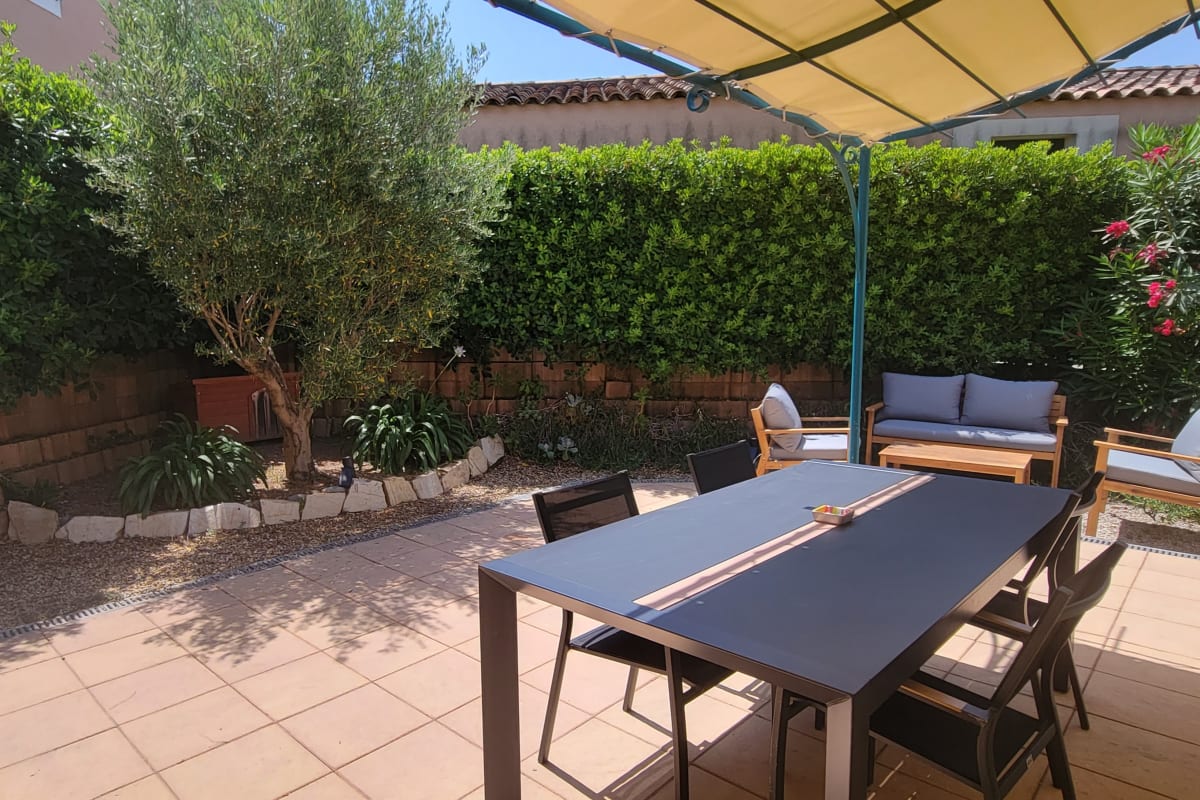 Maison avec jardin dans residence avec piscine 