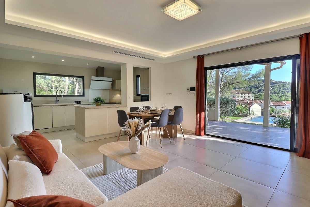  immobilier  Altinea - Maison Familiale & Piscine à débordement