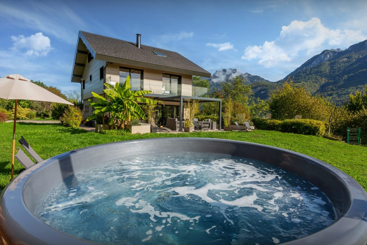  immobilier  Lac d’Annecy pour 8 - spa nordique & belle vue - OVO Network