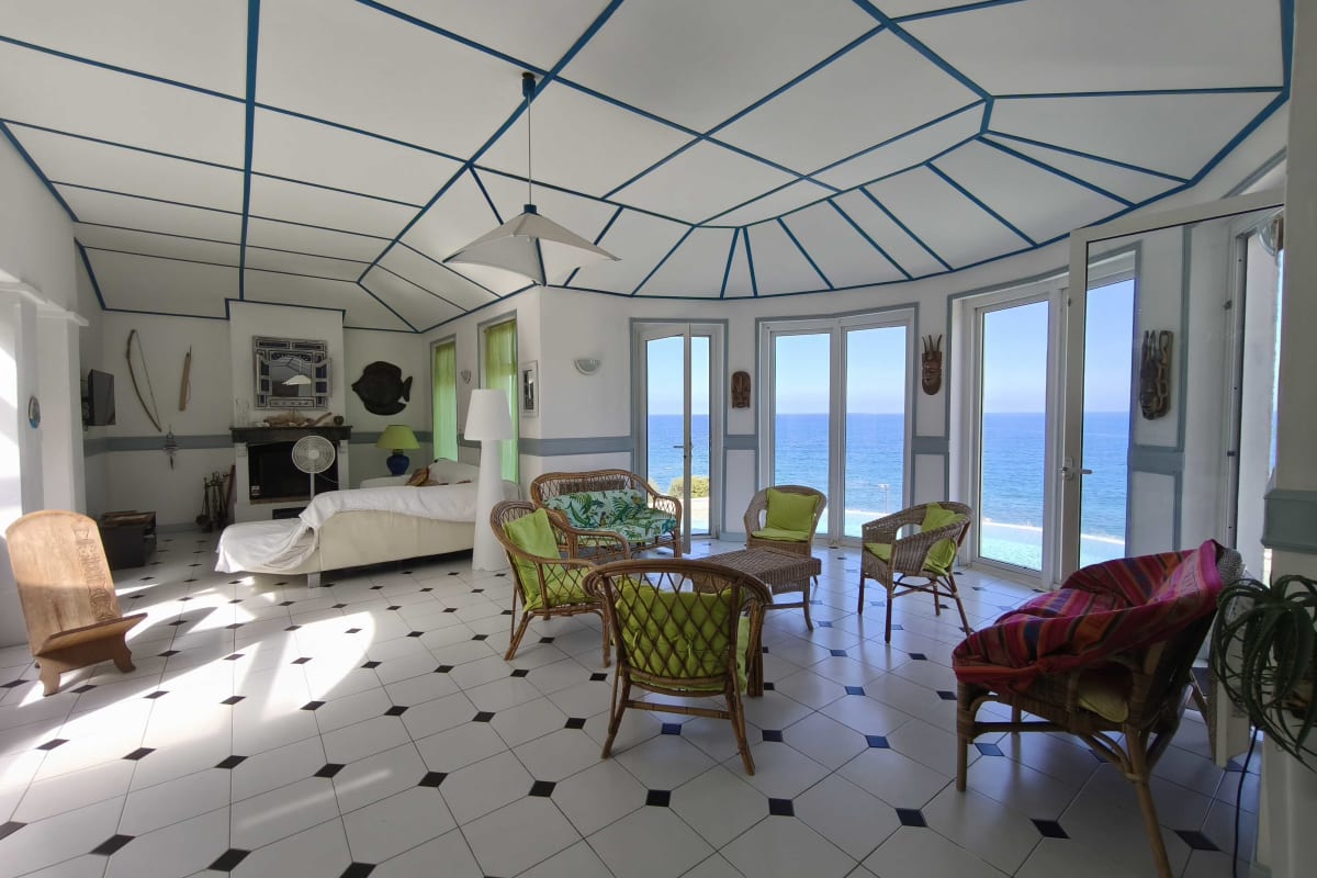  Maison Villa spacieuse avec piscine et vue sur la mer