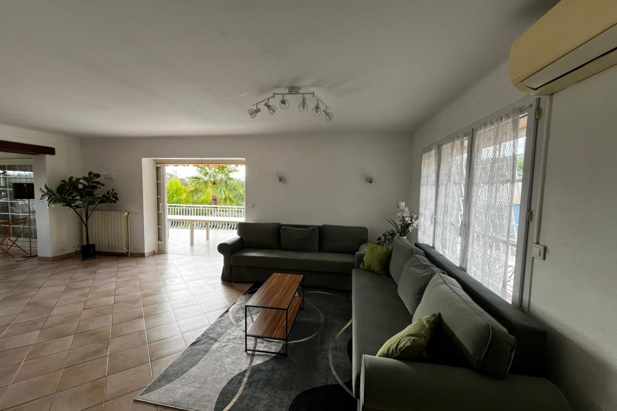  immobilier  Maison avec piscine et vue imprenable à Fréjus