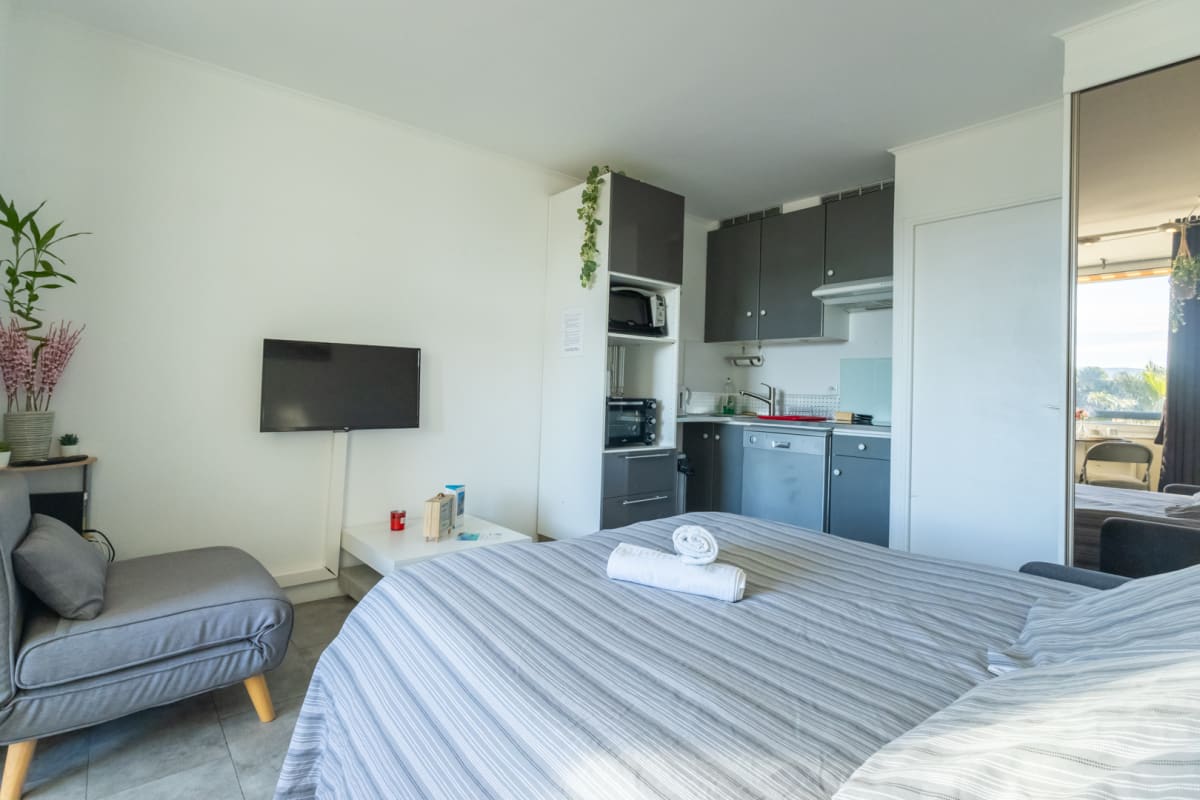 Studio climatisé - Garage privé - Plage à pied - Baie des anges