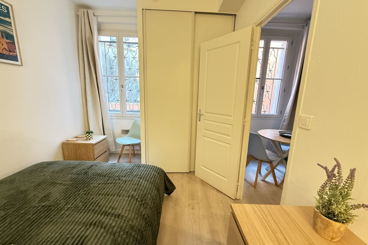 Appartement T2 rénové – Charme & calme au cœur du Vieil Antibes 