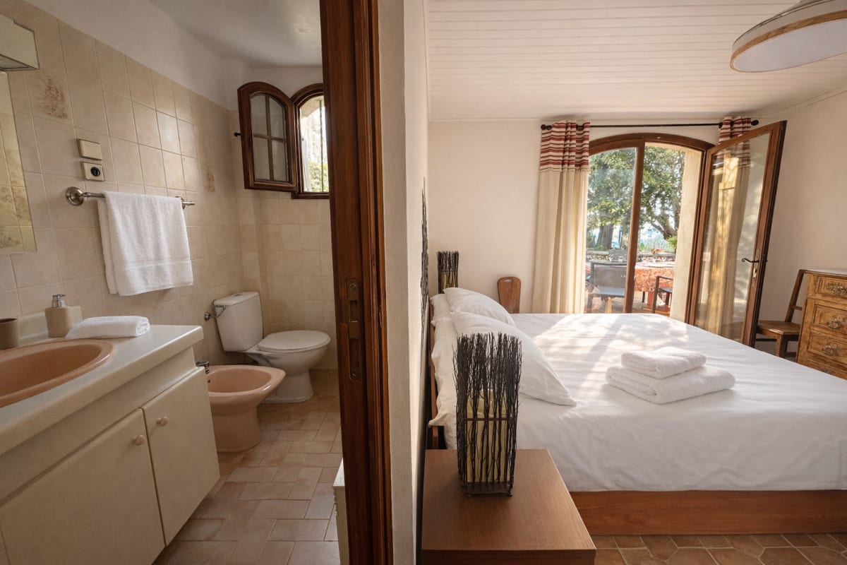 Maison   La Bergerie des oliviers - calme et vue mer