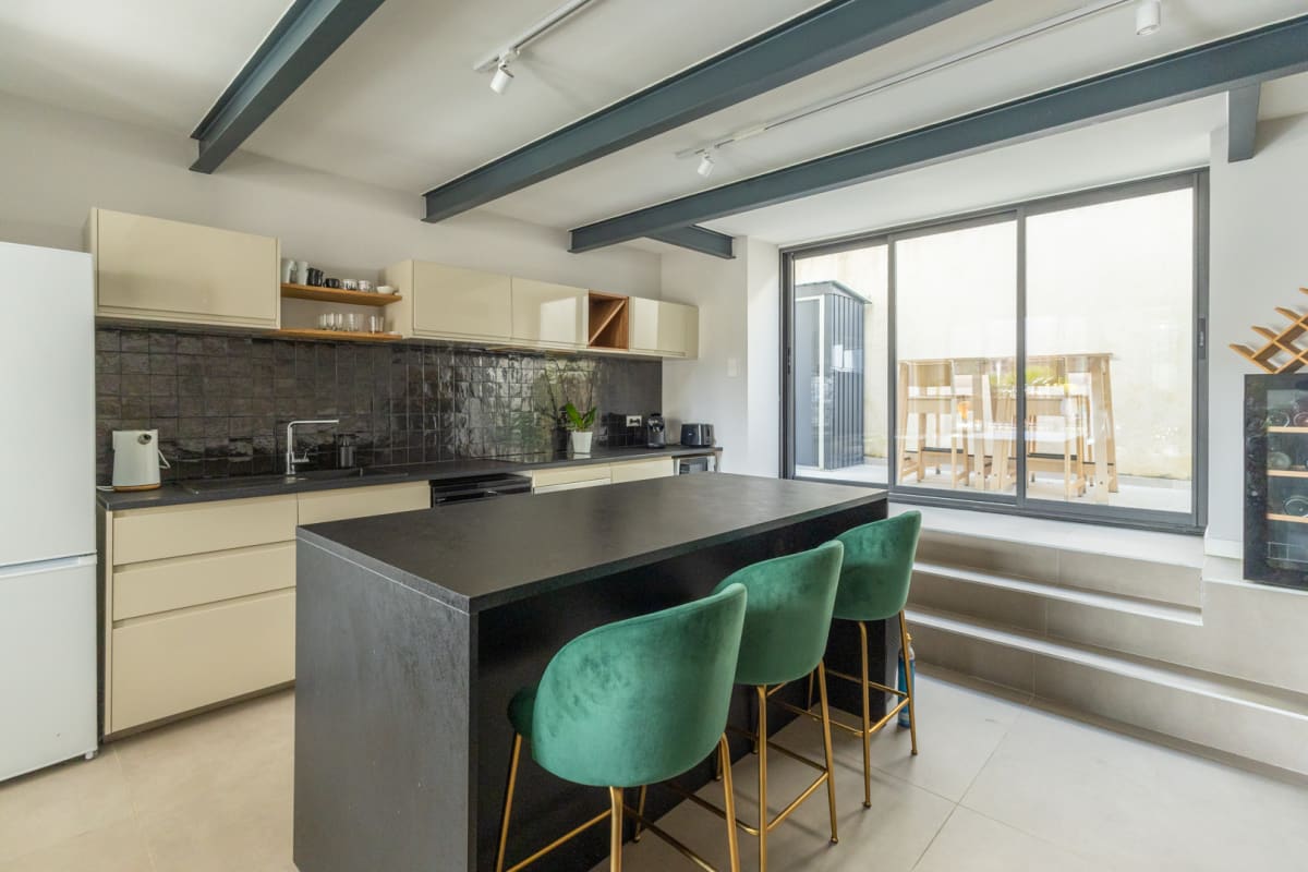  immobilier  Villa moderne avec piscine - Proche Marseille