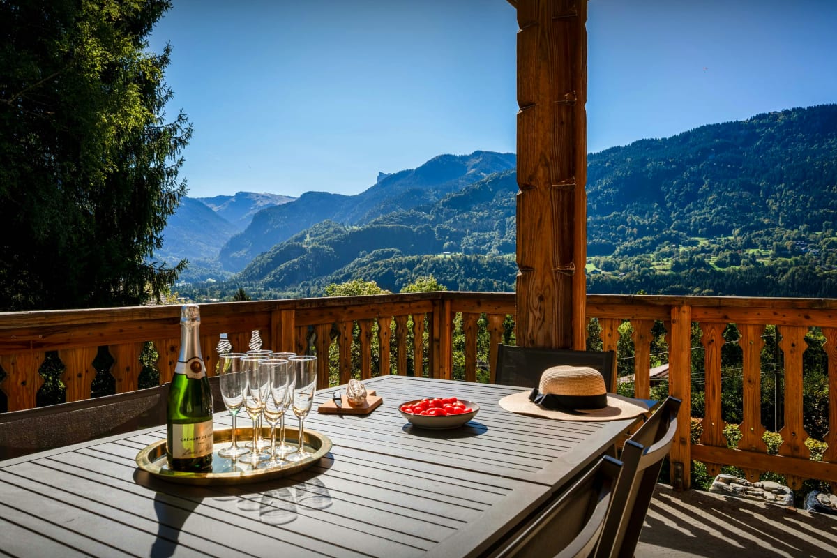 Chalet pour 10 avec terrasse et jardin proche de Samoëns - OVO Network