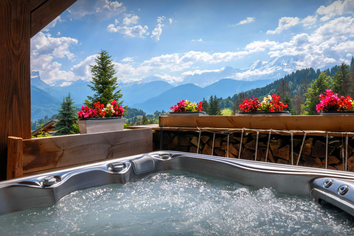  Chalet Séjour montagne pour 14 avec jacuzzi, hammam et sauna - OVO Network  