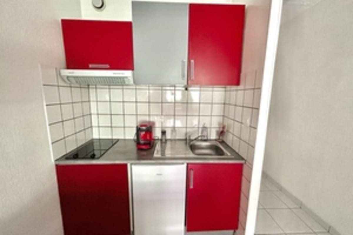  immobilier  Studio dans résidence piscine + tennis 