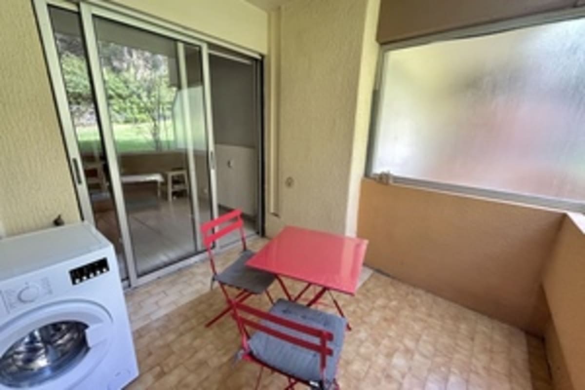 Immobilier Studio dans résidence piscine + tennis   