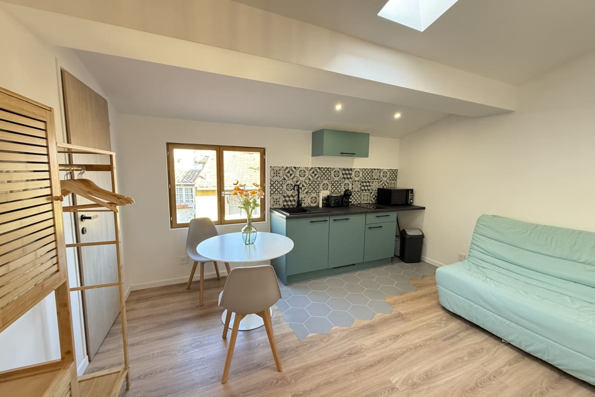 Appartement Viel Antibes - studio rénové & plein de charme 