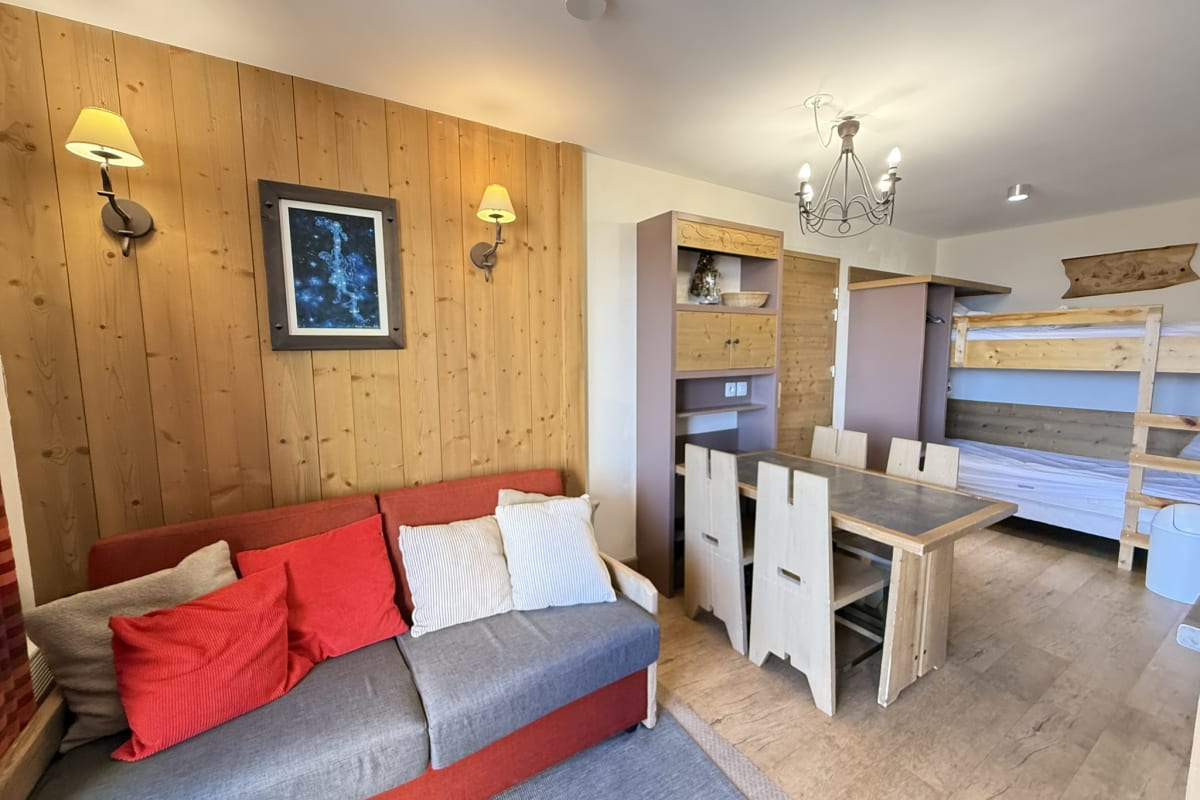 Appartement   Risoul • T2 6 pers • Piscine et sauna • Skis aux pieds