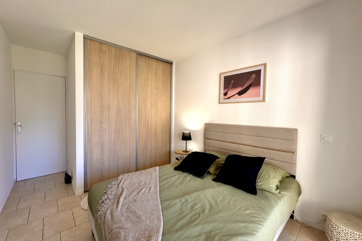  Appartement avec terrasse et piscine à Mandelieu 