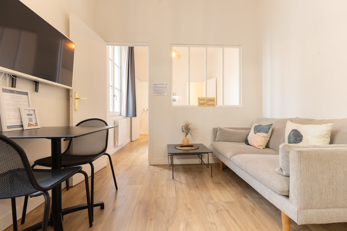 Immobilier Bel appartement parfaitement rénové pour 2, face à la Gare Saint-Jean  