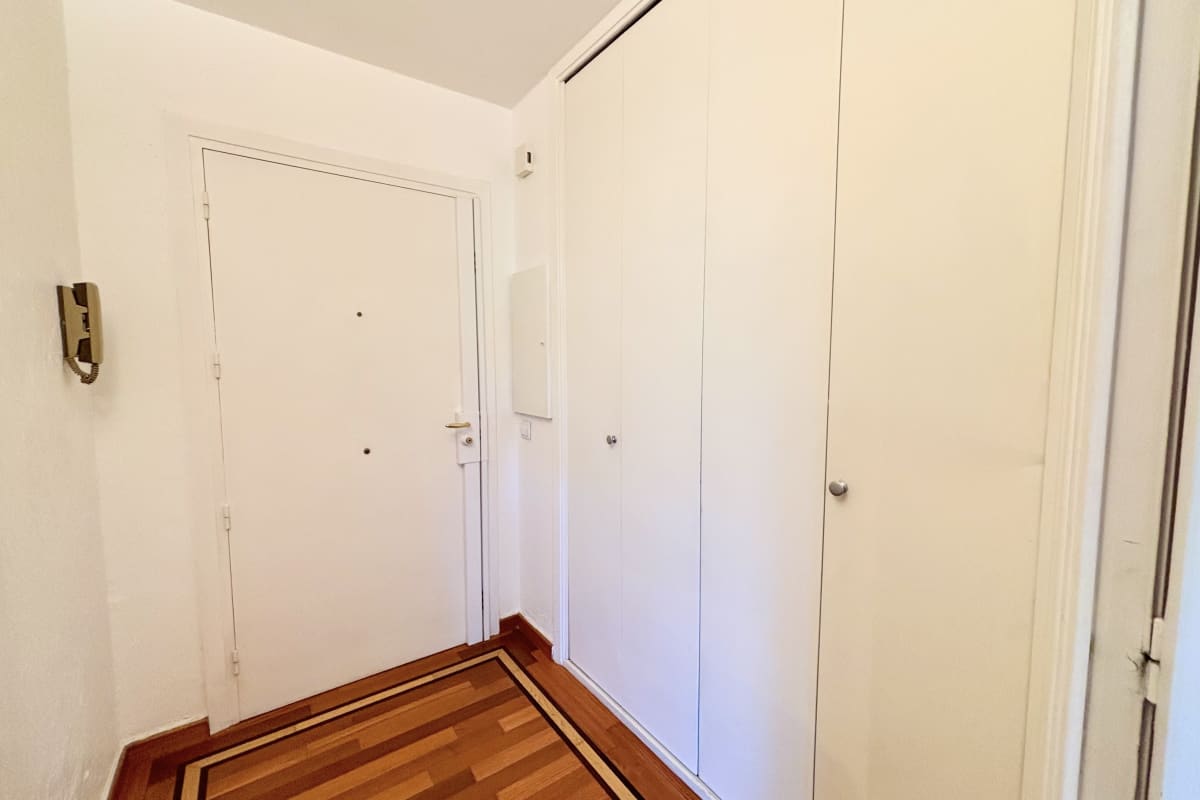 Appartement   Appart avec balcon et piscine près de la mer