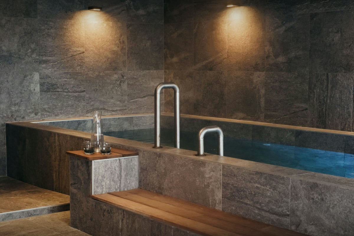 Immobilier Luxueux chalet pour 11 avec piscine intérieure chauffée - OVO Network  