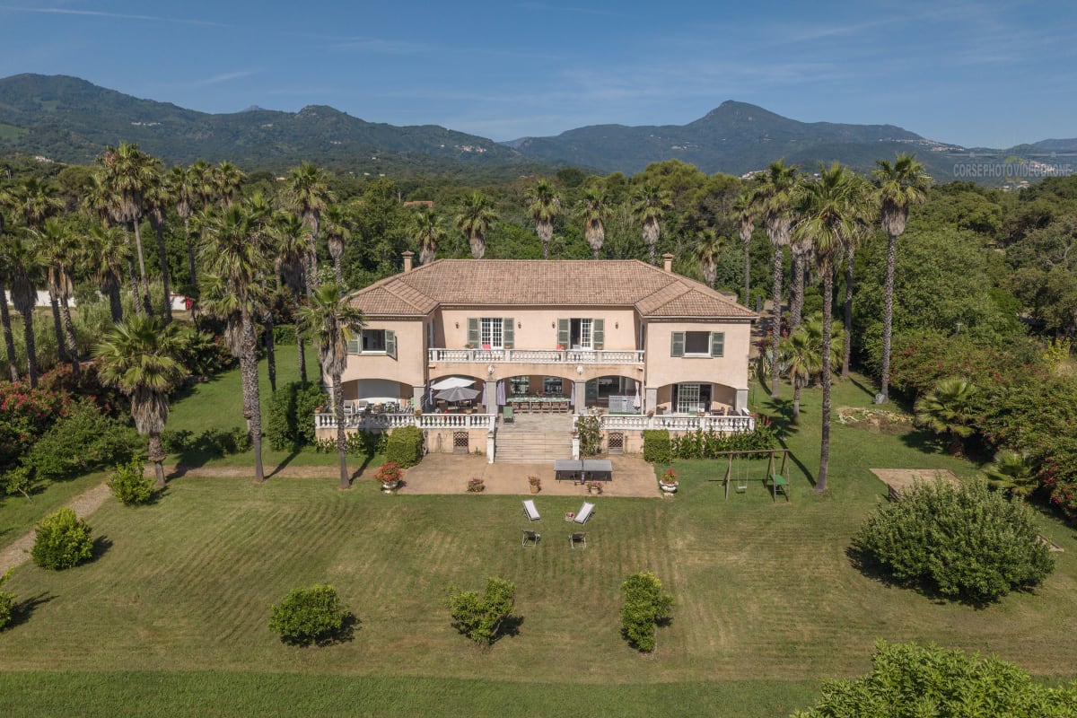 Villa Washingtonia - villa de charme avec accès privé à la plage