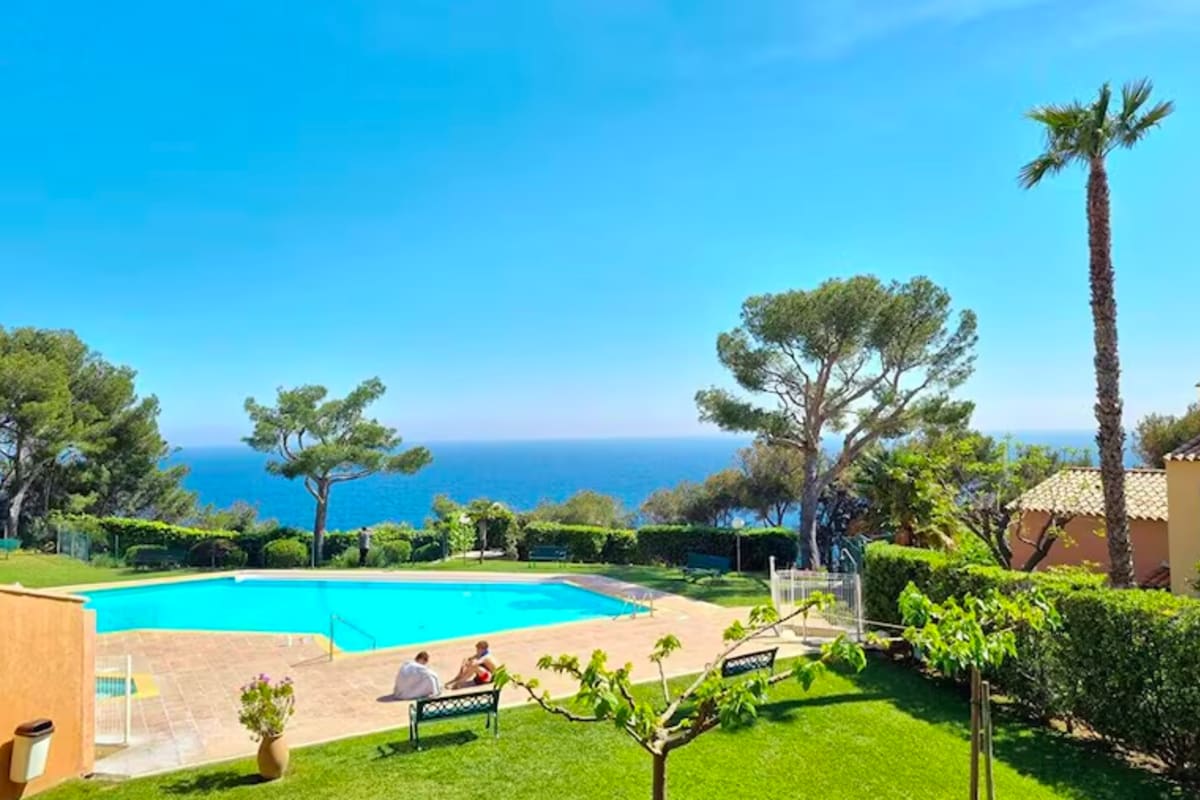 Appartement avec piscine partagée à Saint-Mandrier