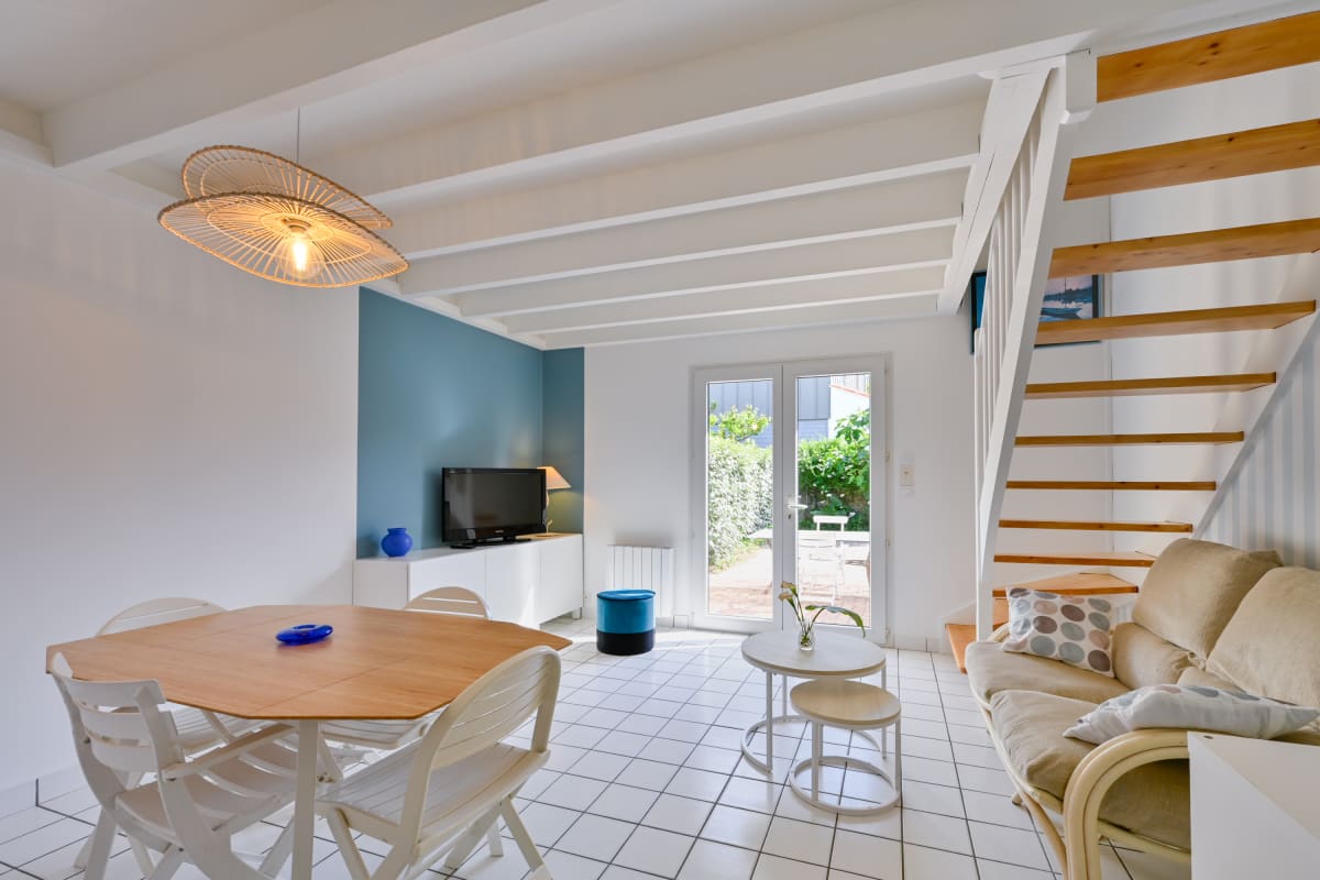 Immobilier LES SAULES - 750m plage - Parking   