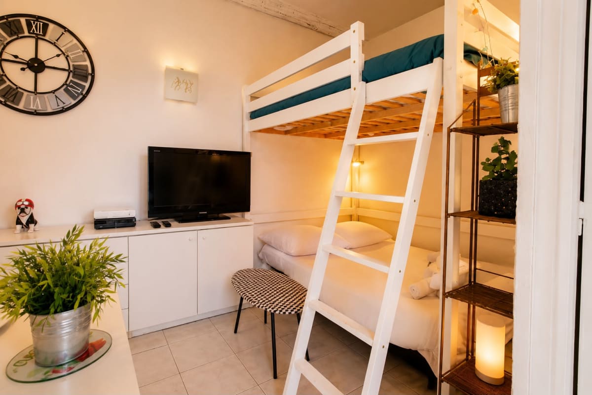 Appartement Chez Dominique - Studio 2-4pers centre Antibes Fourmilliere - 1er  