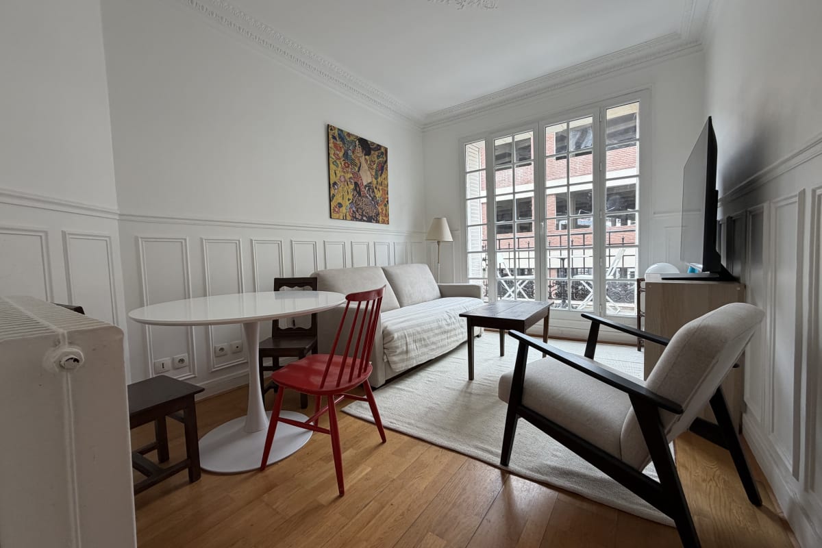 Charmant appartement rénové avec balcon à Paris 18