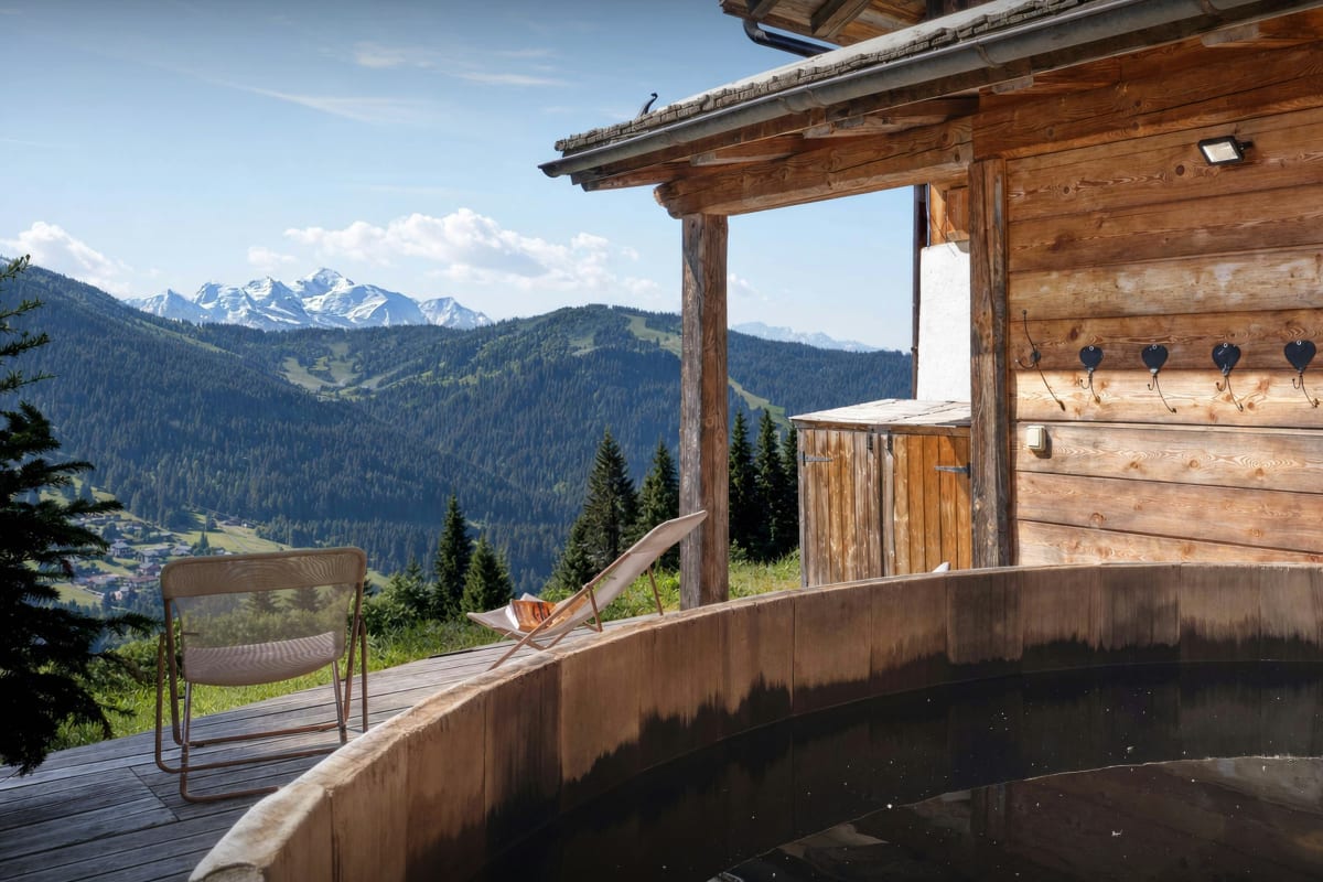  immobilier  Chalet skis aux pieds pour 15 avec sauna et jacuzzi - OVO Network