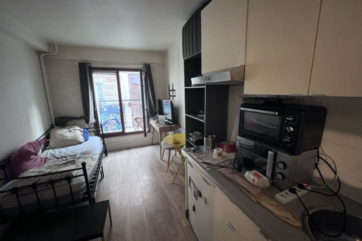 Appartement Grand studio avec balcon à Paris 10 