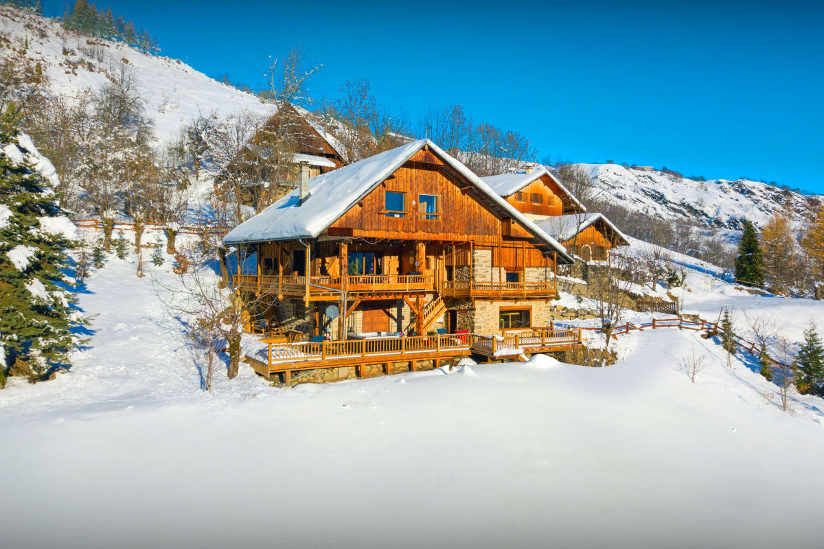 Au calme pour 10 avec sauna et jacuzzi - OVO Network