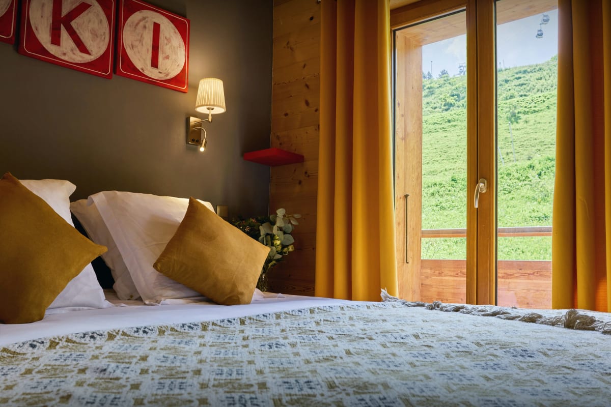 Immobilier Appartement « skis aux pieds » pour 8 à La Clusaz - OVO Network  