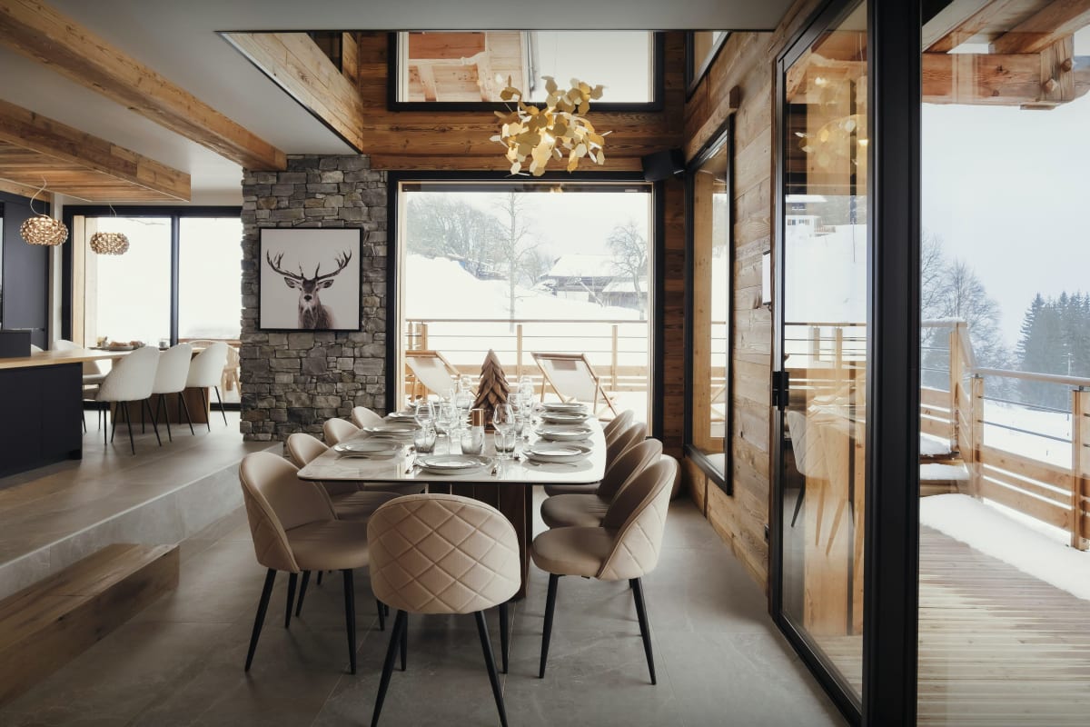 Luxueux chalet pour 11 avec piscine intérieure chauffée - OVO Network