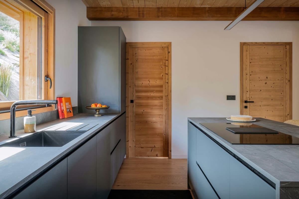 Immobilier Chalet mitoyen skis aux pieds sur les pistes de La Croix-Fry - OVO Network  