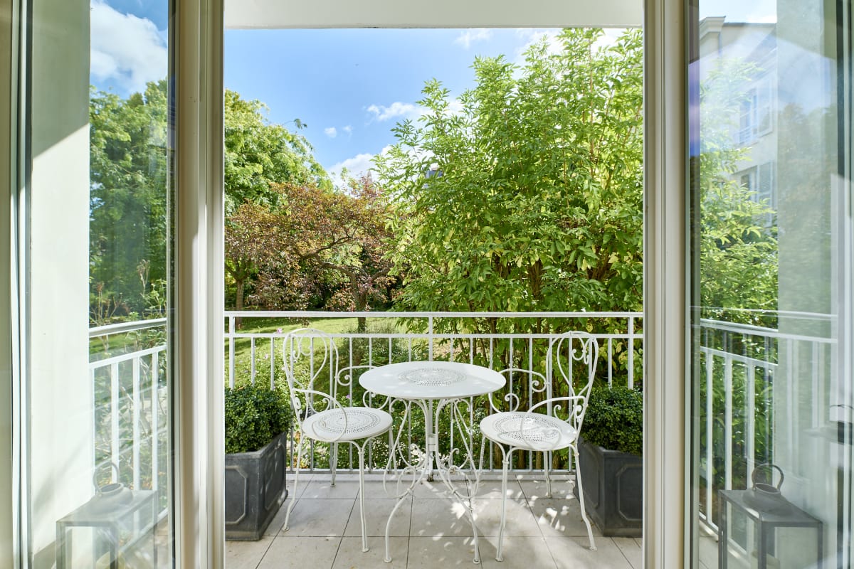 Montmartre · Appartement de charme avec balcon vue Sacré-Cœur par MeyAgency