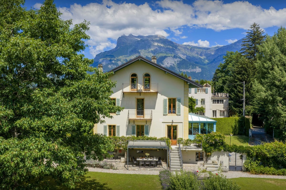  Maison Maison traditionnelle pour 14, plein centre de Saint-Gervais - OVO Network