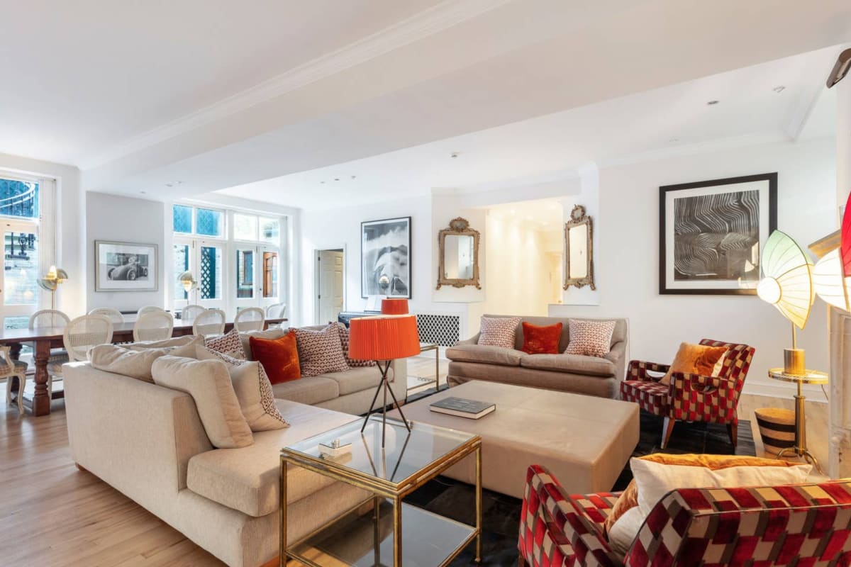 The Heart of Chelsea - Modern & Bright 3BDR Home with Gym, Parking & Patio 1