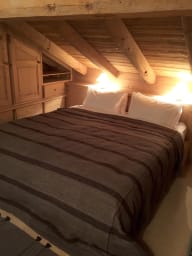 Chambre double et sa salle de bain privée.