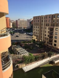 vue fenêtre sur jardin residence et quartier gare routière