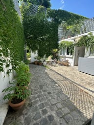 rental-family-prestigious-maison-lumea-paris-outside