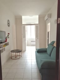 Salon avec TV, lit gigogne
(2 couchages)