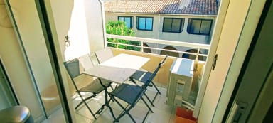 Charming 2-room Apartment With Balcony In The City - Bandol