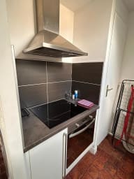 Cuisine avec four, plaque induction et hotte