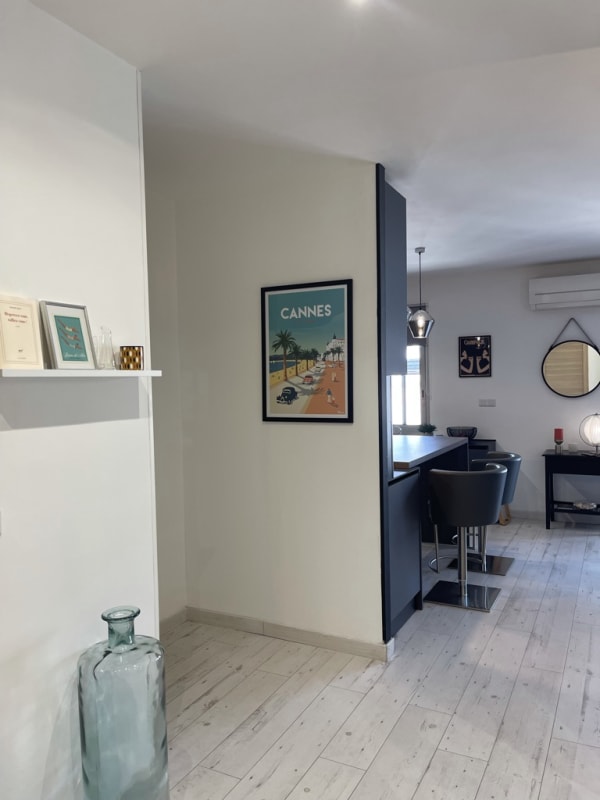  immobilier  Deux pièces spacieux Place de Gaulle centre-ville d'Antibes avec extérieur 