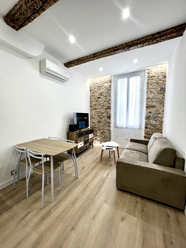 Chez Thibault : 2 pièces entièrement rénové dans le vieil Antibes
