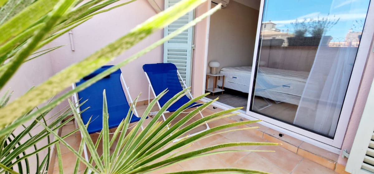  immobilier  4 Saint Joseph T2  terrasse et climatisation dans le centre du Viel Antibes